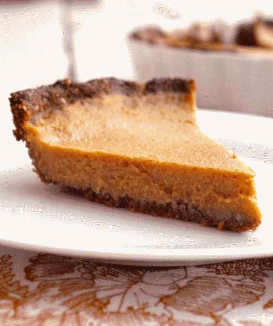 27. Butternut Squash Tart With Gingersnap Crust και Maple Coconut Whipped Cream