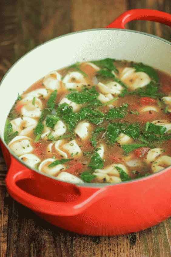 40. Tortellini-suppe med spinat