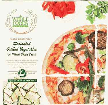 1. Pizza de leña a la parrilla con verduras marinadas de Whole Foods Market sobre corteza de harina de trigo