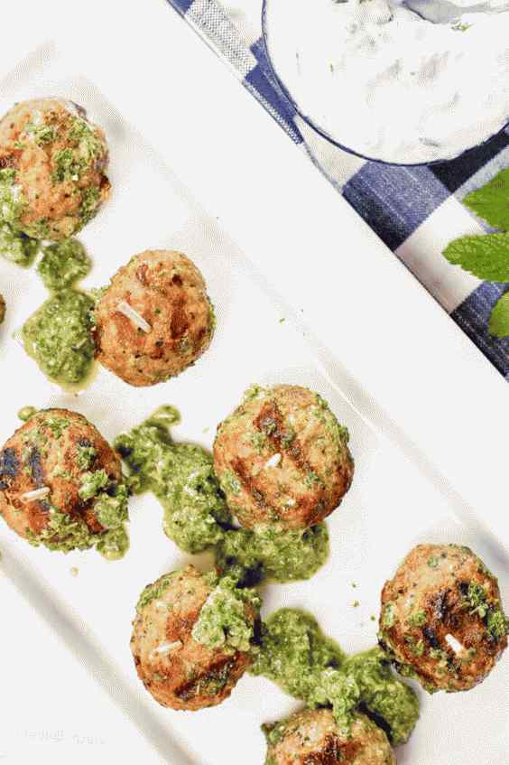 13. Albóndigas de Pavo Griego con Salsa de Pepino y Menta