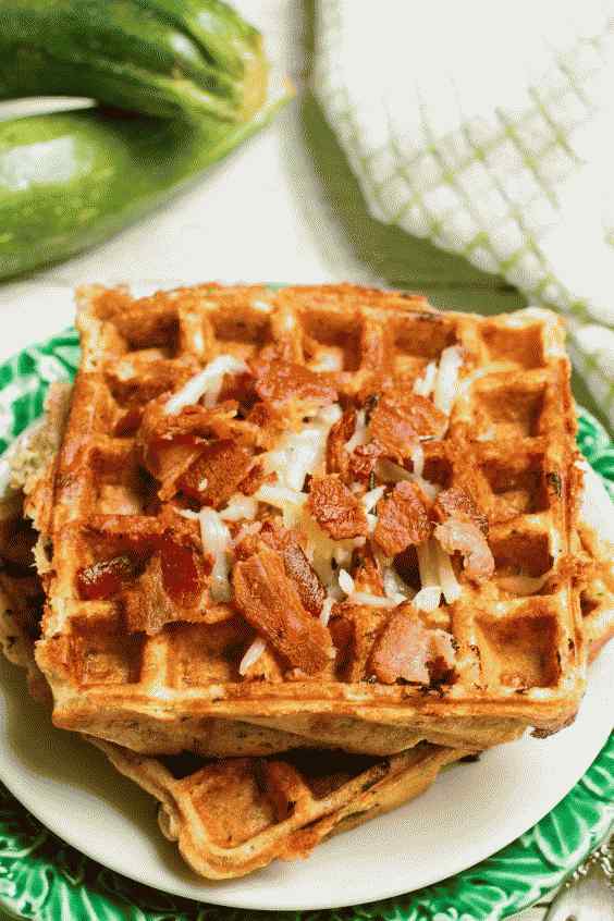 Waffles de calabacín y queso integral con queso cheddar