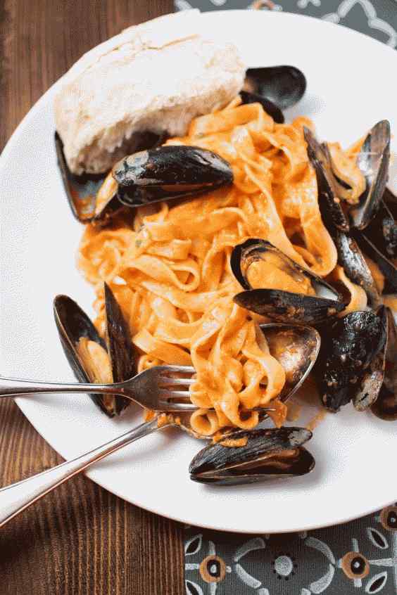 Tagliatelle z modrimi školjkami
