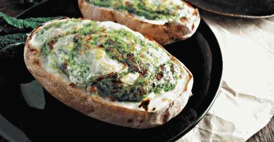 Receta saludable: papas rellenas de col rizada y brócoli