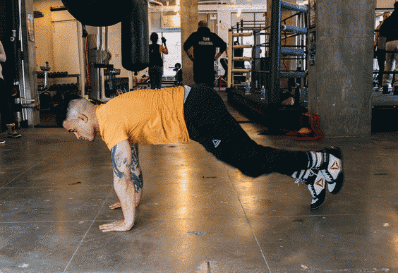 Ejercicios de boxeo para cardio: alpinista