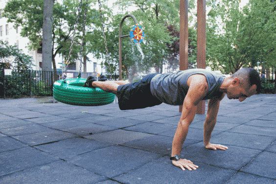Movimientos de entrenamiento en el patio y el parque