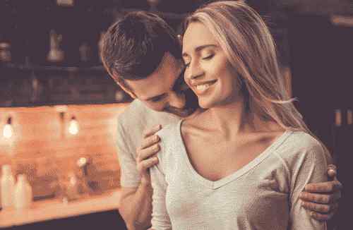 初めてのセックスで痛みを軽減するためのトップ8のヒント